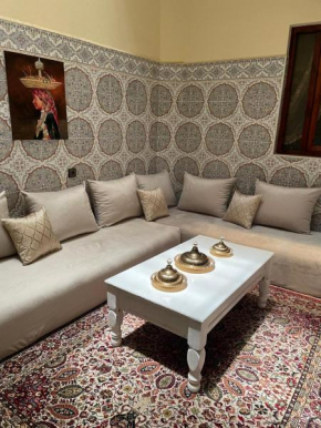 Near airport - pool- terrace- airco-parking-wifi